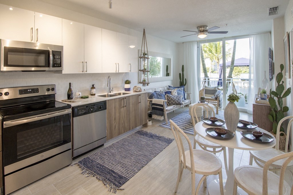 Dining table and Chairs at Blue Lagoon 7, Florida