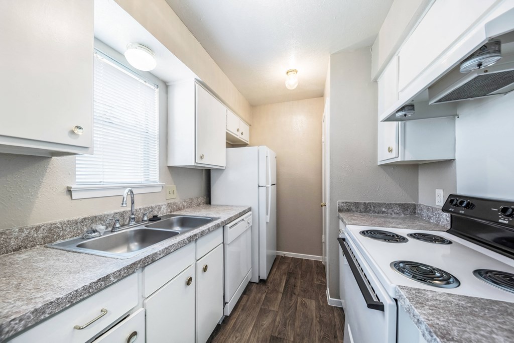 Bonaventure: Kitchen, at Westdale Hills, TX