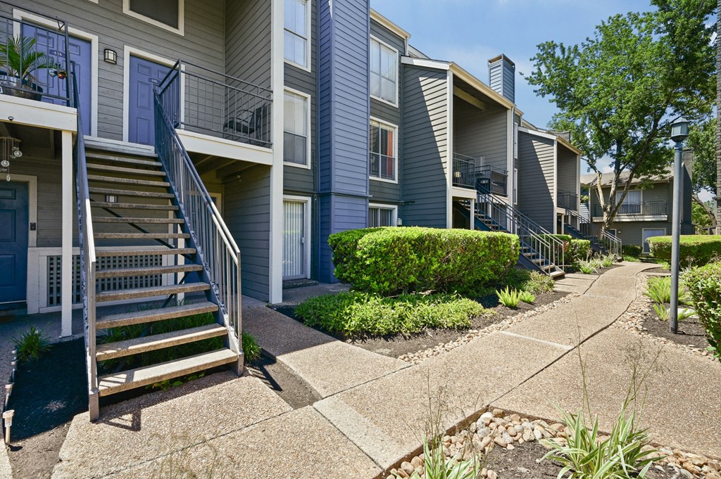 Building Exterior 1 at Park of Woodlake in Houston, TX