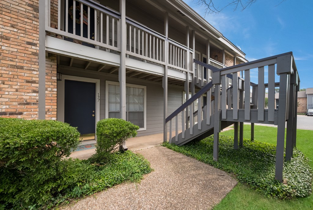 Building Exterior 6 at Laurel Parc in Shreveport, LA