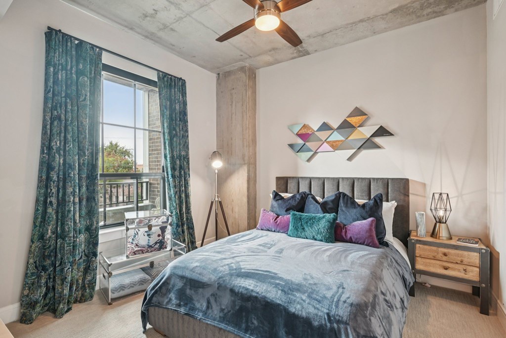 The Case Building Apartments in Dallas, TX Bedroom