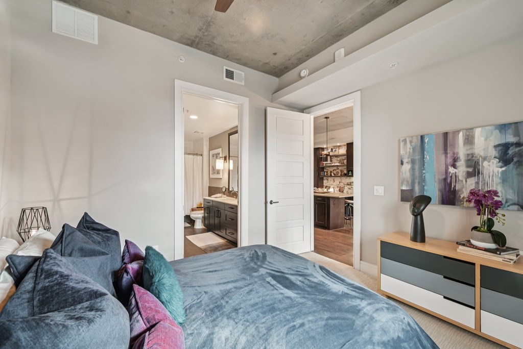 The Case Building Apartments in Dallas, TX Bedroom