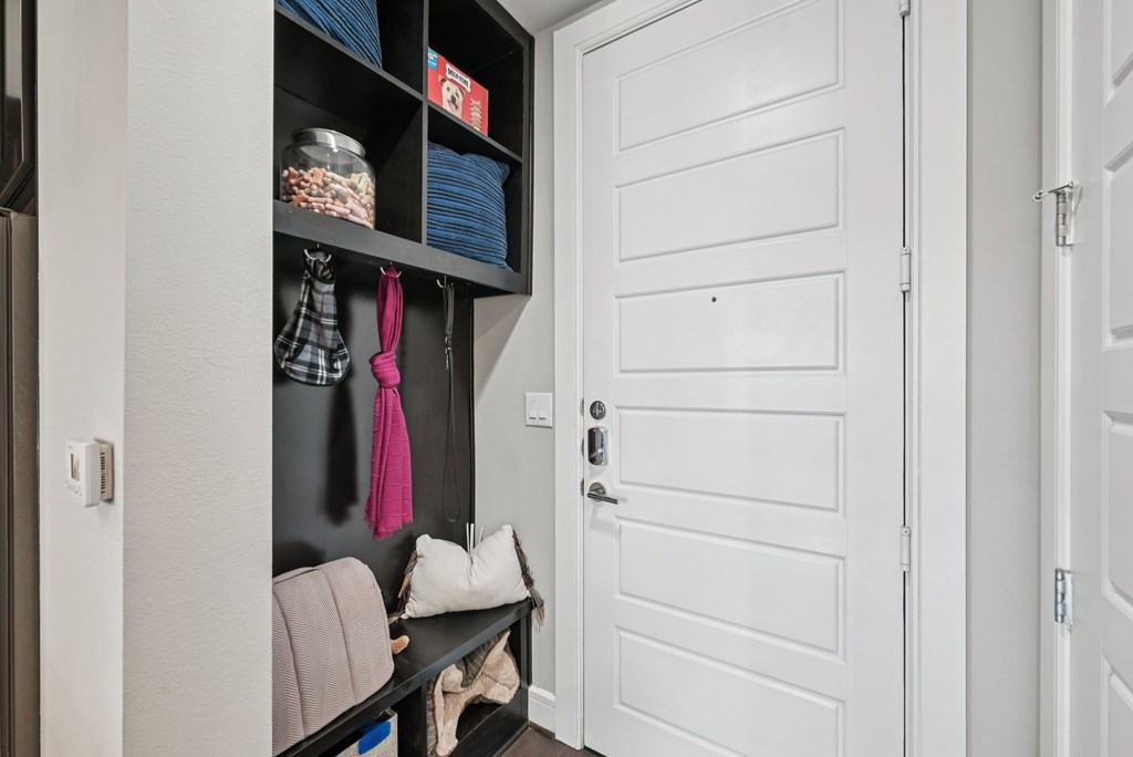 The Case Building Apartments in Dallas, TX 1 Bedroom Entryway