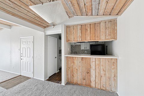 Copper Canyon Apartments in Bedford, TX, unit B1 Bar