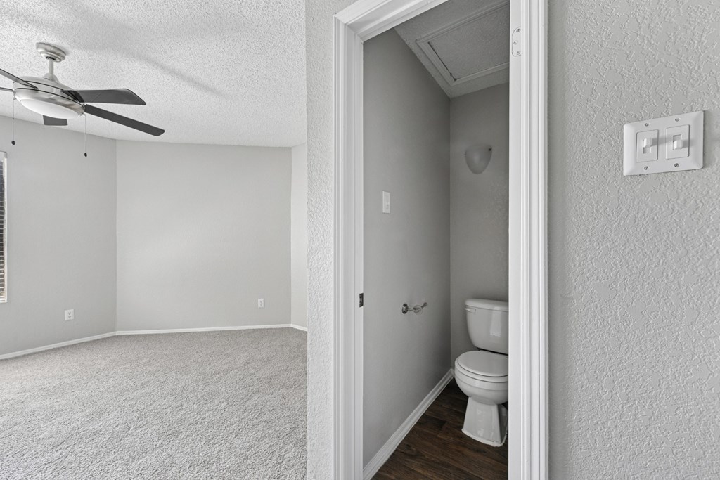 Copper Canyon Apartments in Bedford, TX, unit B1 Bathroom