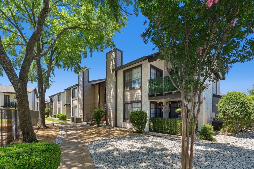 Copper Canyon in Bedford, TX, apartment exterior