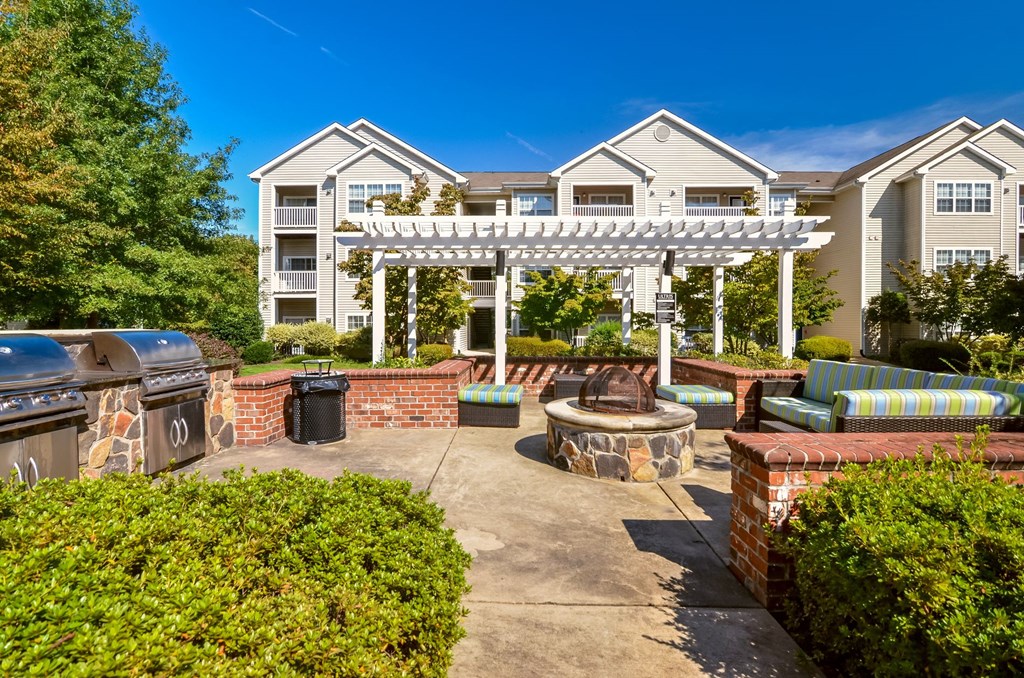 BBQ and Firepit at Ultris Courthouse Square Apartment Homes in Stafford, Virginia, VA