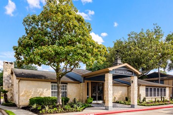 Club House Exterior at Willow Brook Crossing Apartments in Houston, TX - Photo Gallery 4