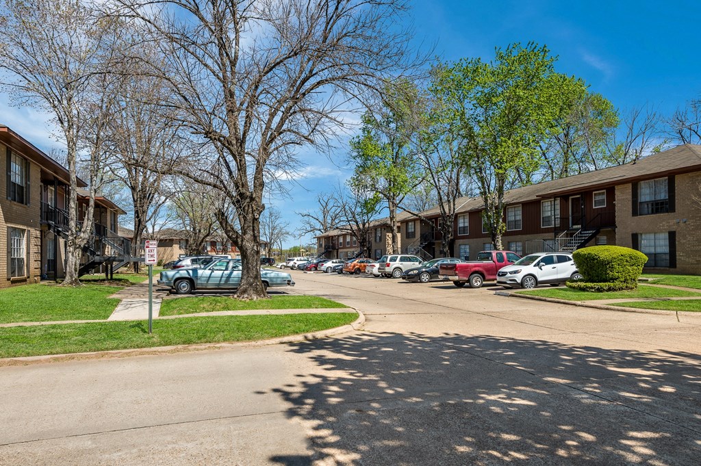 Apartment Exterior 1 at Orleans Square in Shreveport, LA
