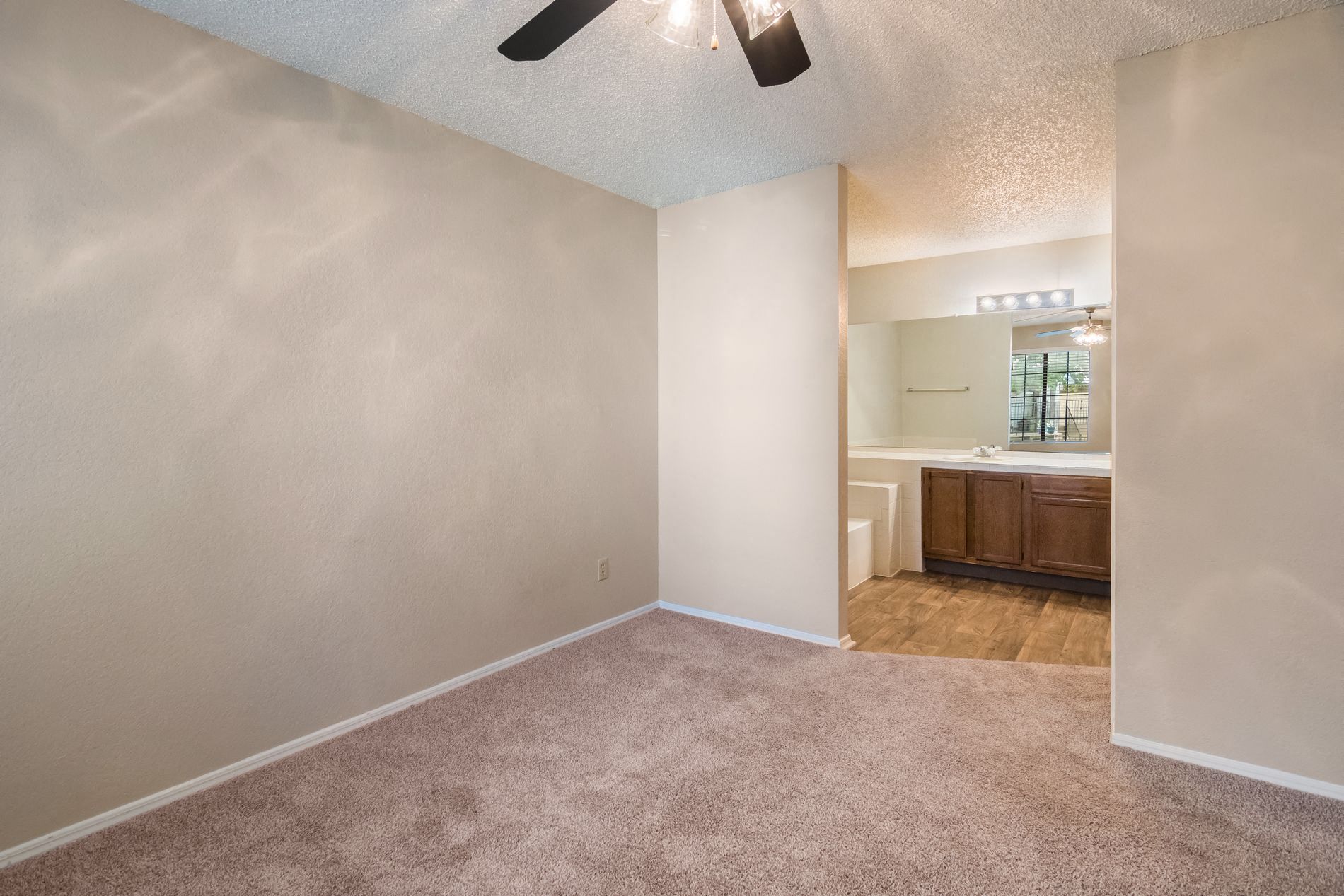 Copper Canyon Apartments 2400 Harwood Rd Bedford Tx Rentcafe