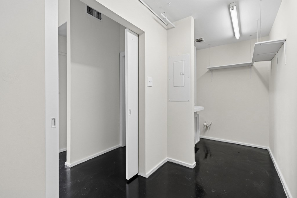 Elm St Lofts in Dallas TX closet