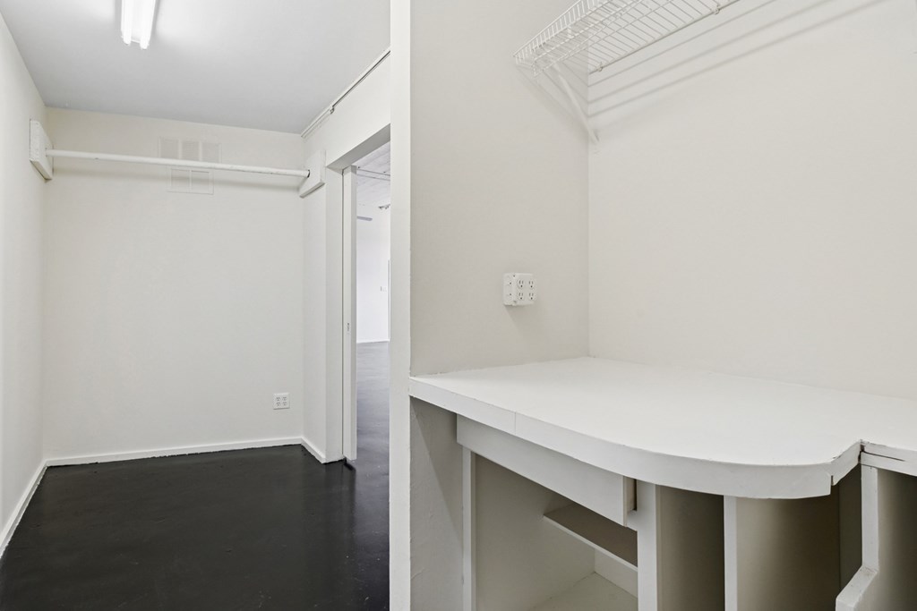 Elm St Lofts in Dallas TX closet
