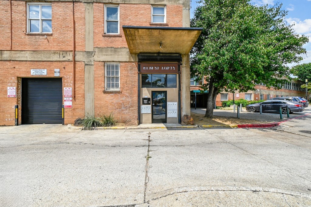 Elm St Lofts in Dallas TX exterior