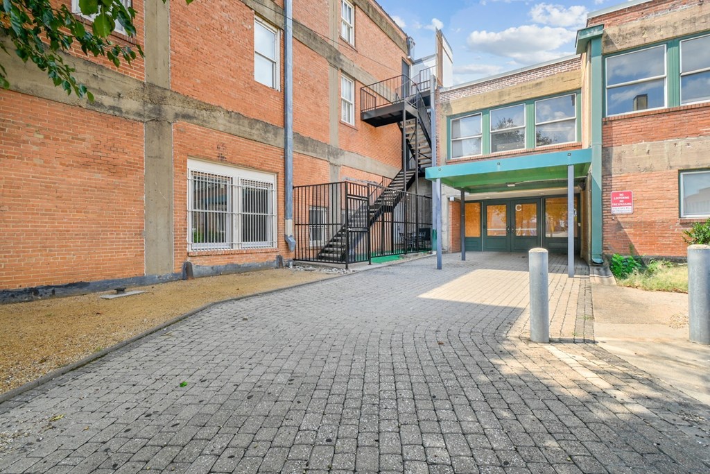 Elm St Lofts in Dallas TX exterior