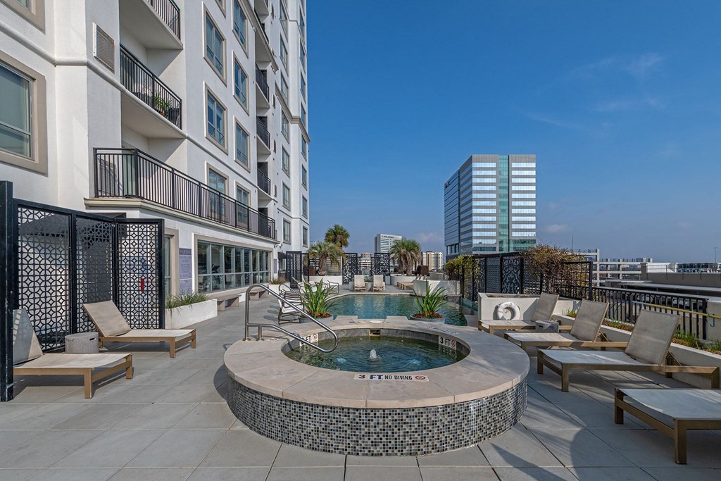 Pool daytime view at Dominion Post Oak in Houston, TX