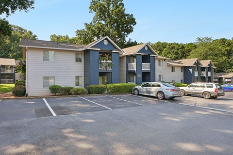 Building exteriors at Dunwoody Pointe in Atlanta, GA
