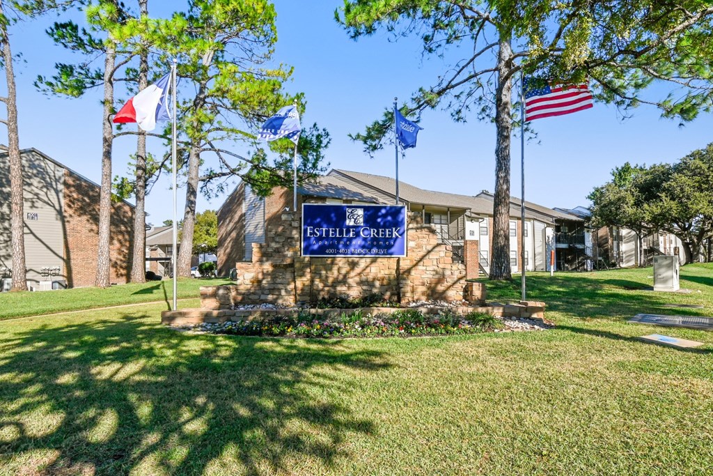 Estelle Creek Apartments in Irving, TX property sign