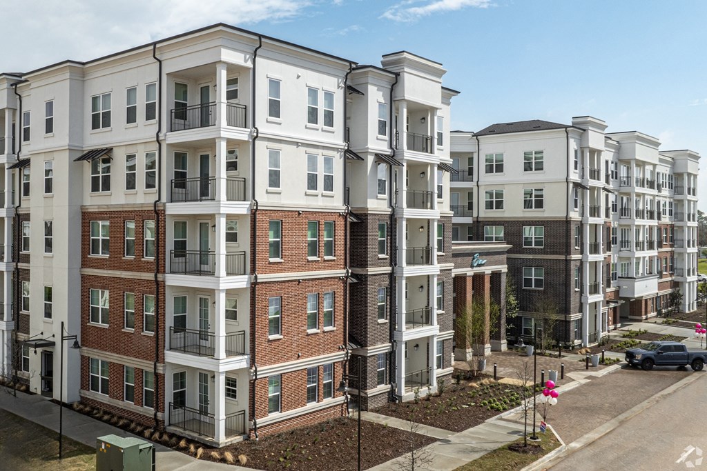 Sideview of main entrance for Era apartments in Denton, TX