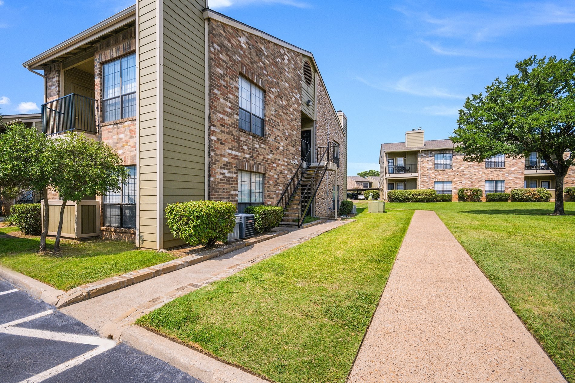 Lakeridge | Apartments in Irving, TX