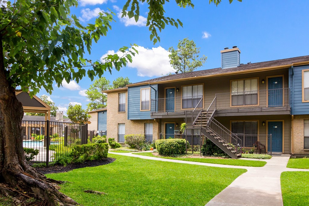 Building Exterior at Willow Brook Crossing Apartments in Houston, TX