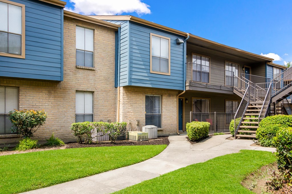 Exterior Building at Willow Brook Crossing Apartments in Houston, TX
