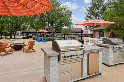 Outdoor courtyard with grills and firepit at Greensview in Aurora, CO