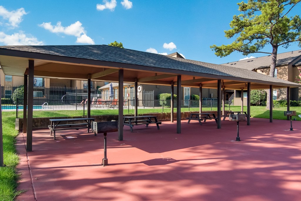 Grilling Area at Stone Canyon Apartments in Shreveport, LA