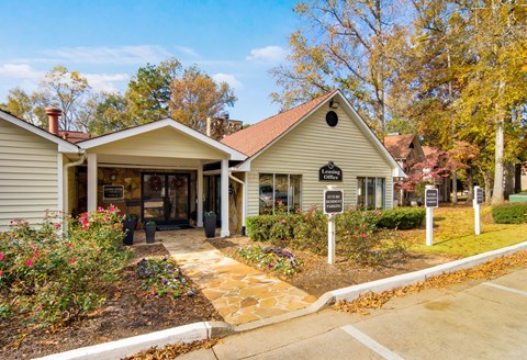 Leasing Office Exterior at Gwinnett Square in Duluth, GA