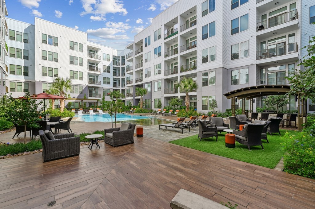 Courtyard with seating, greenspace and a pool at Harlow River Oaks in Houston, TX