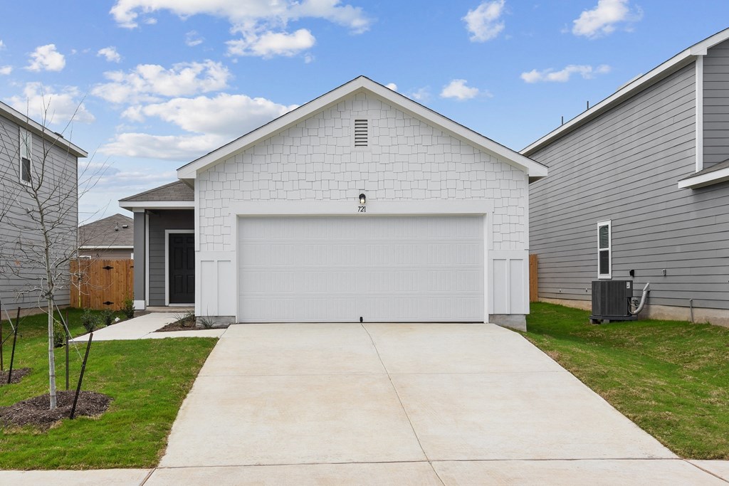 Aspen house floorplan with a white garage door at Beacon at Hymeadow, Maxwell, TX