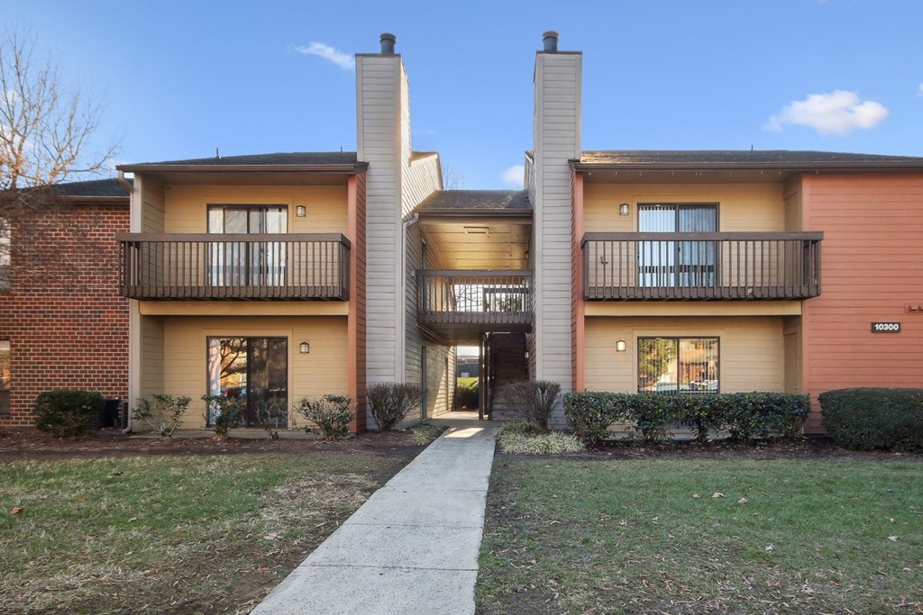 exterior view of Johnston Creek Crossing in Charlotte, NC