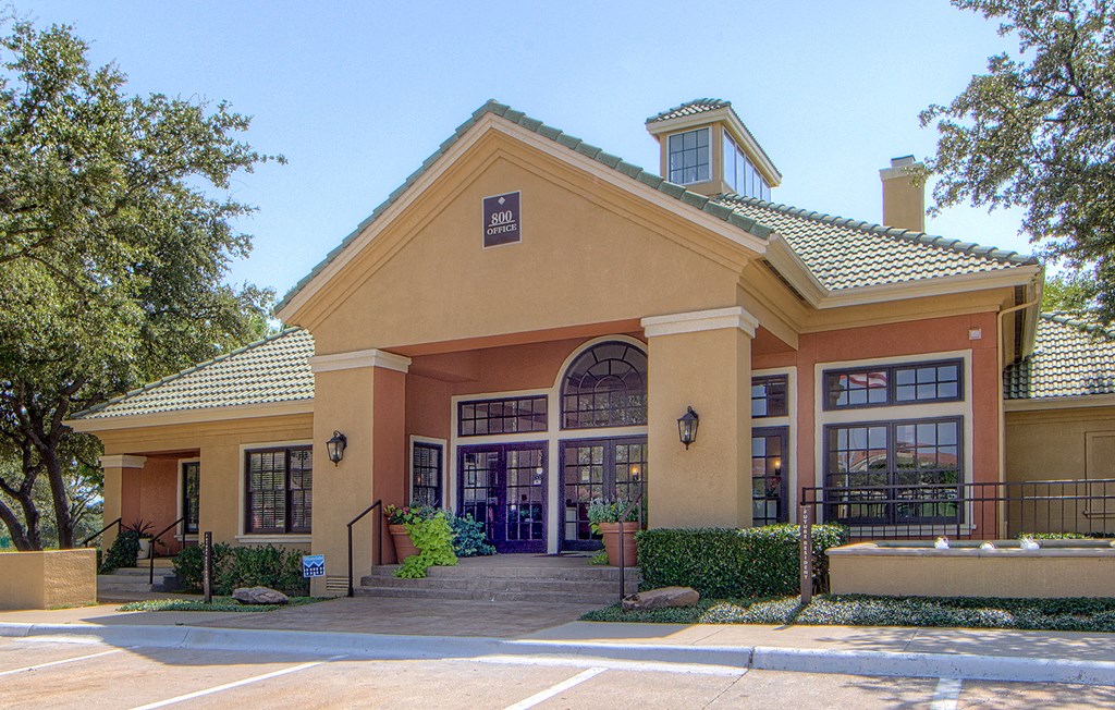 Jefferson Creek Apartments, 800 W. Royal Lane, Irving, TX RentCafe