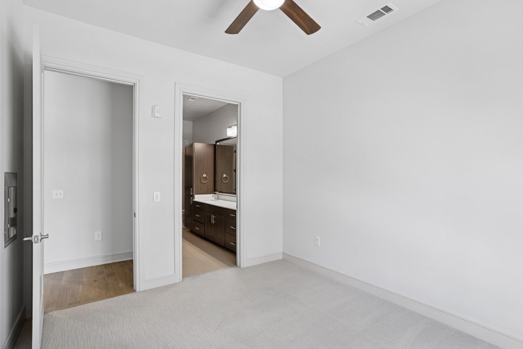 A bedroom with a ceiling fan and a closet at Knox Heights Apartments in Dallas, TX