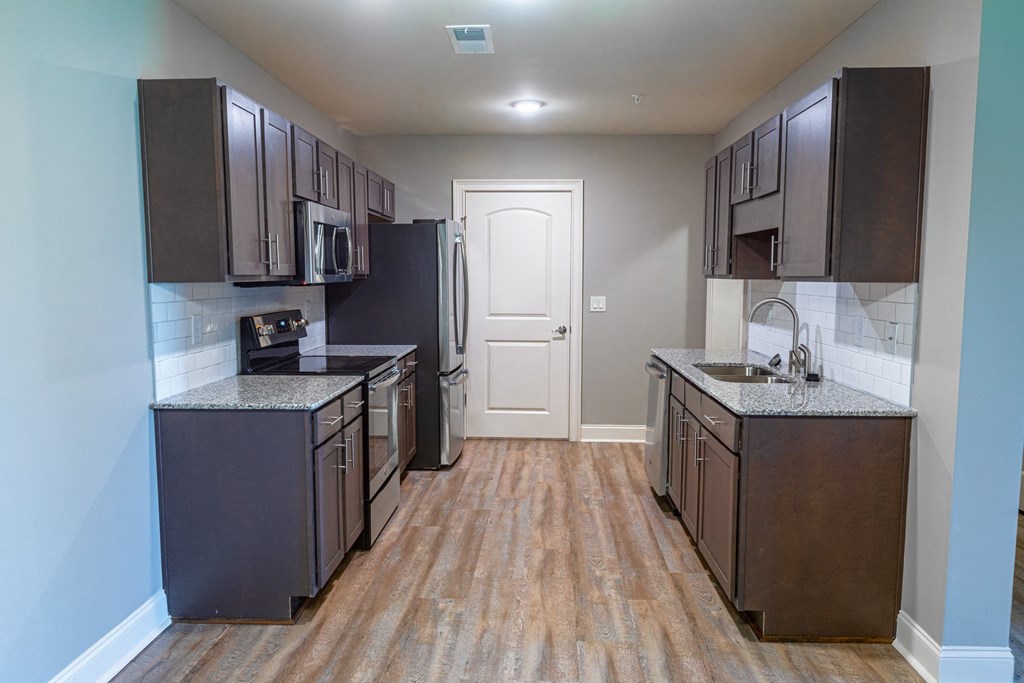 Lakeland Grand Apartments Kitchen