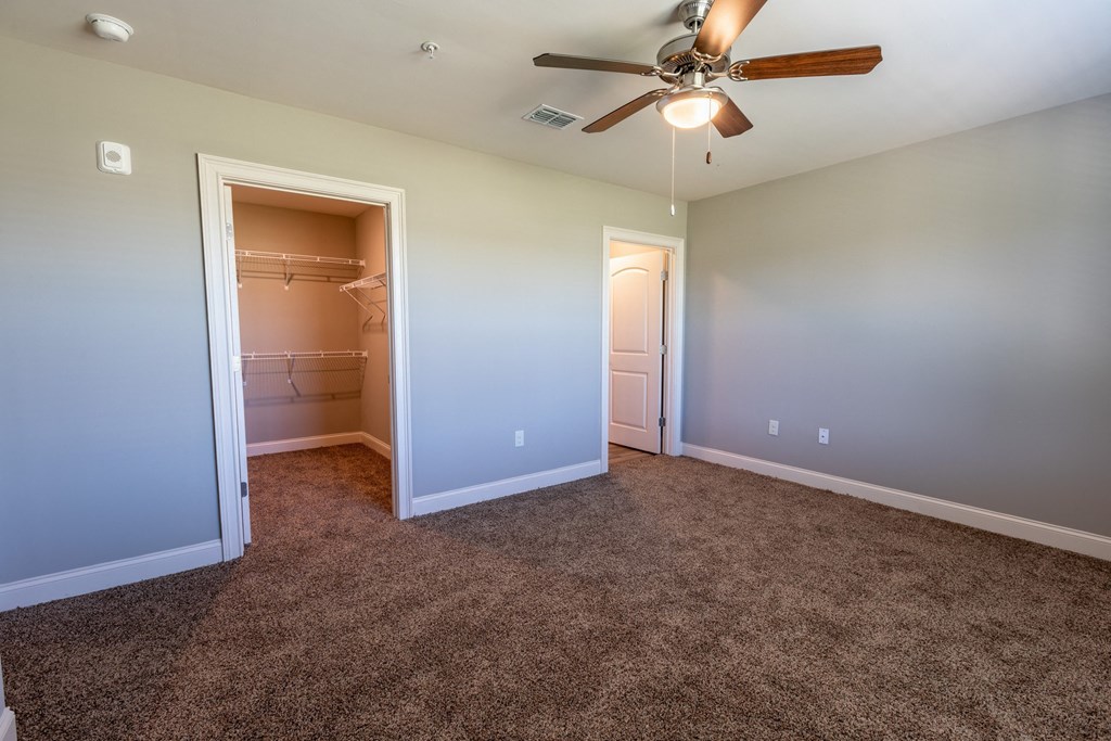 Lakeland Grand Apartments Bedroom