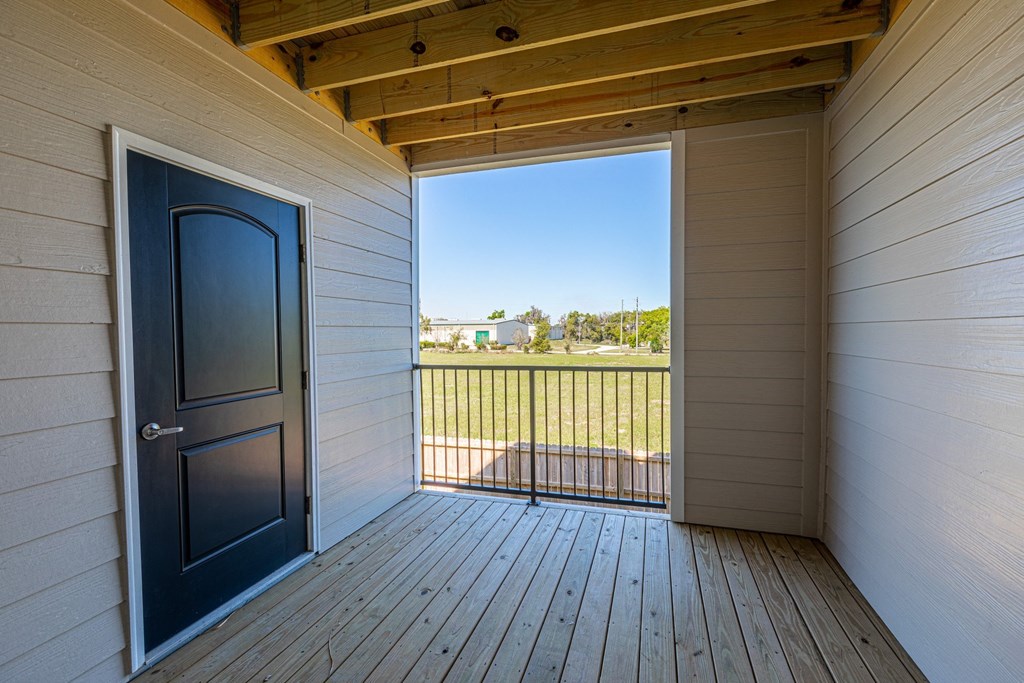 Lakeland Grand Apartments Balcony