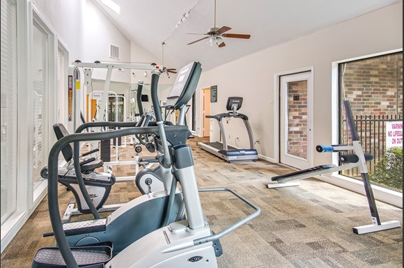 Chateau on wildbriar lake Lakeridge Apartments, 1720 Valley View Ln., Irving, TX - RENTCafé