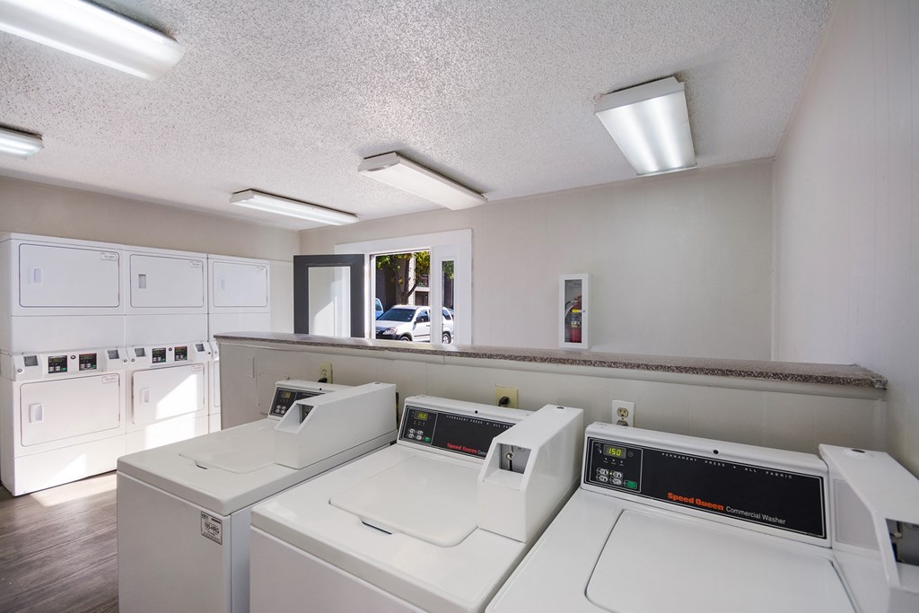 the preserve at ballantyne commons laundry room