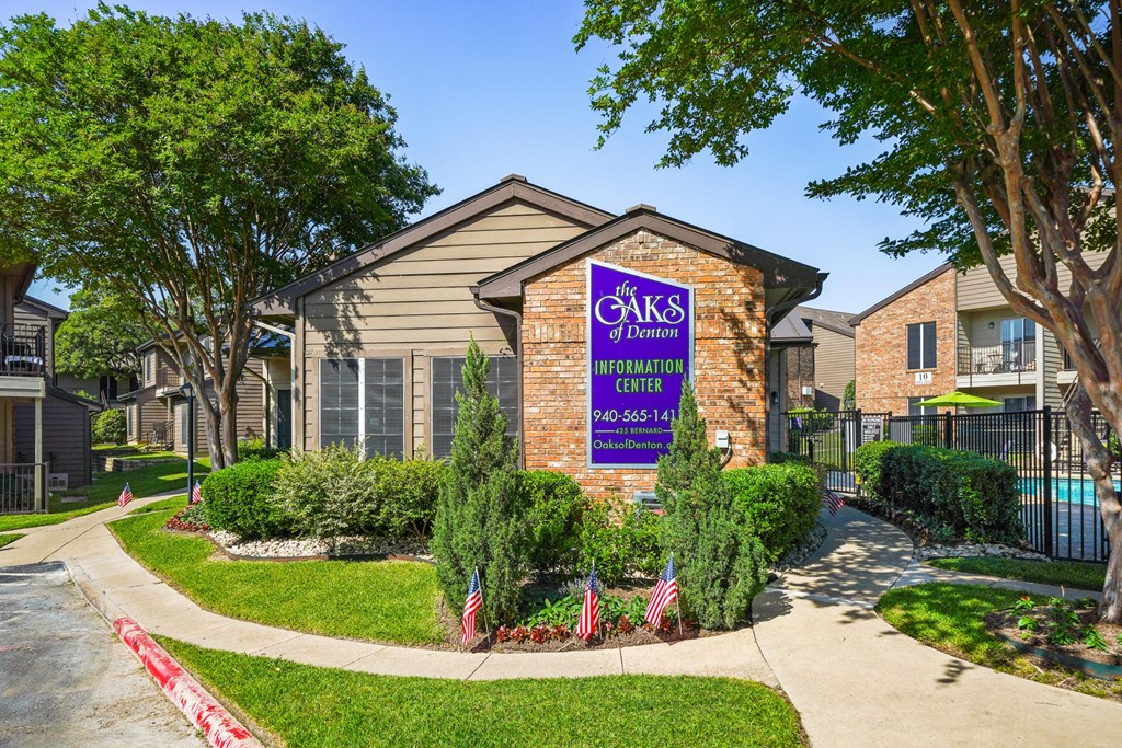 Leasing Office Exterior at Oaks of Denton in Denton, TX