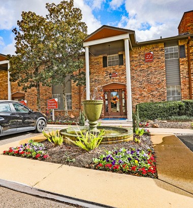 Leasing Office Exterior View 2 at The Magnolia in Shreveport, LA