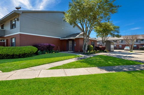 Leasing Office Exterior 2 at Orleans Square in Shreveport, LA