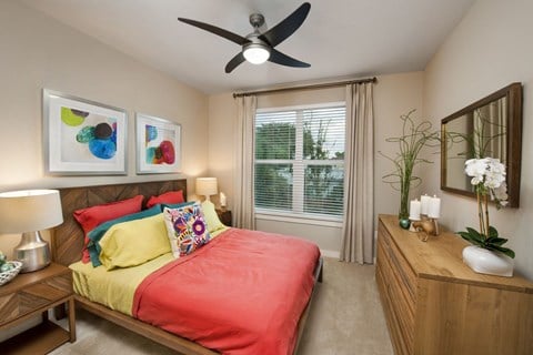 Bedroom of Lumi Hyde Park in Tampa, FL