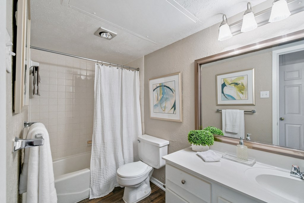 Davenport Apartments Model Bathroom Model Bathroom at Davenport Apartments in Dallas, TX