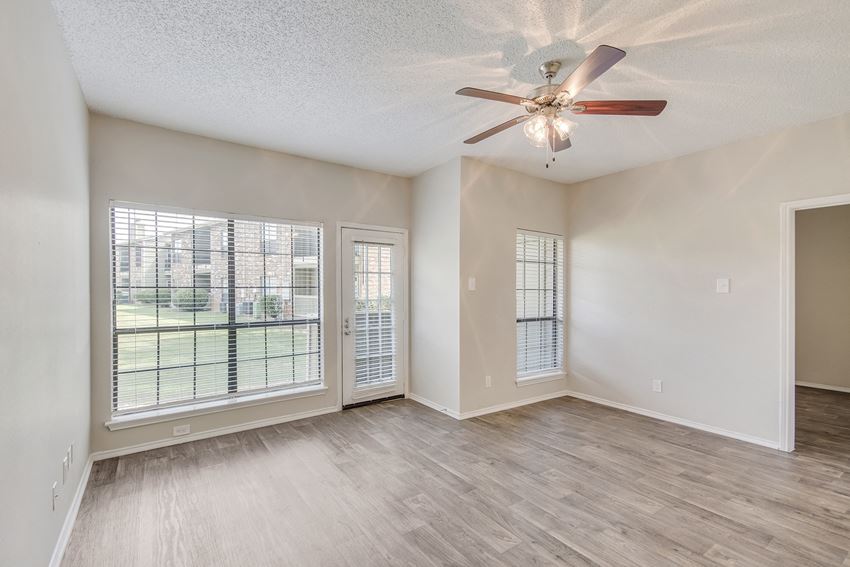 Lakeridge Apartments, 1720 Valley View Ln., Irving, TX - RentCafe