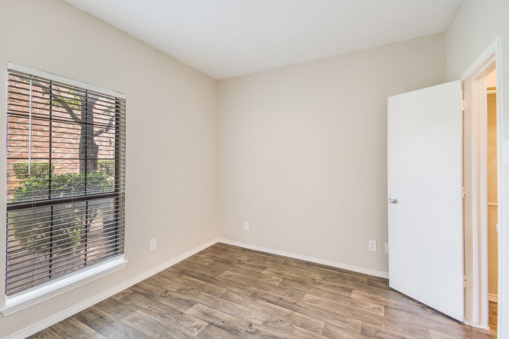 Unit 2E available at Lakeridge Apartment Homes in Irving, Texas, TX