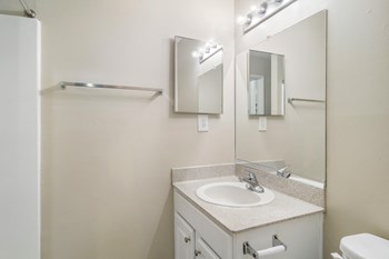Model_One_Bathroom-RiverwoodCrossing-RoswellGA - Photo Gallery 29