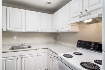 Model_One_Kitchen_2-RiverwoodCrossing-RoswellGA - Photo Gallery 23