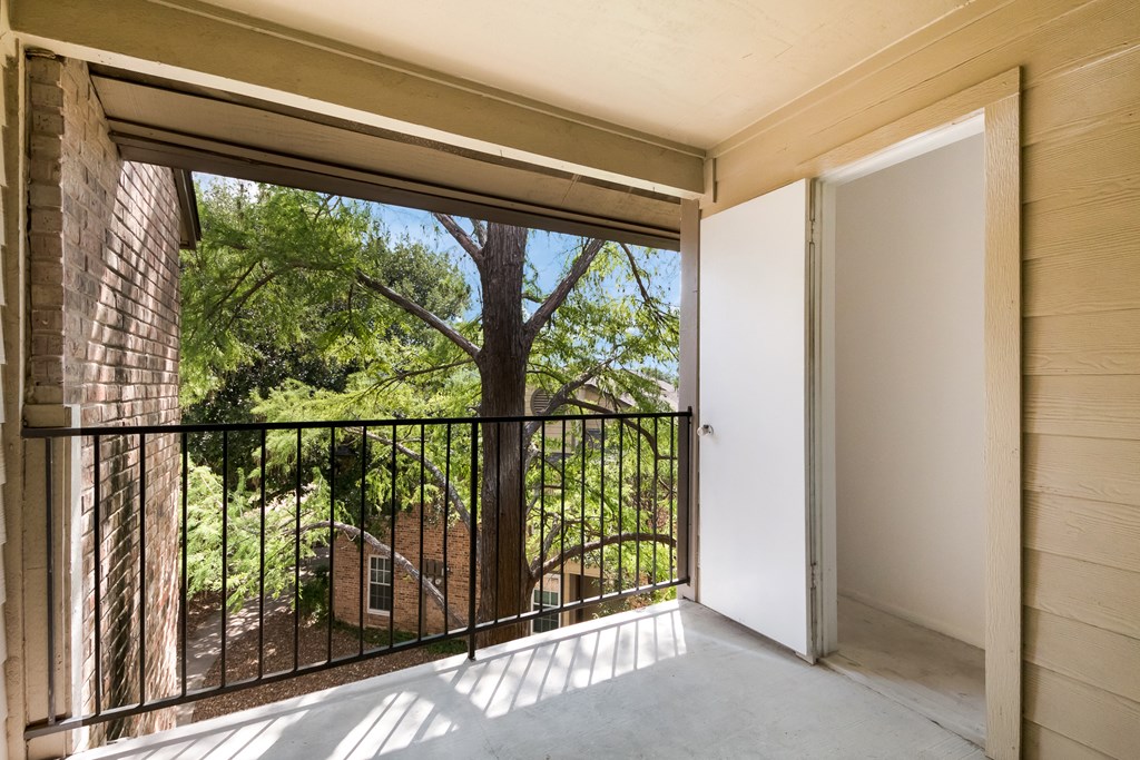 Model Patio at Vista Crossing Apartments in San Antonio, TX