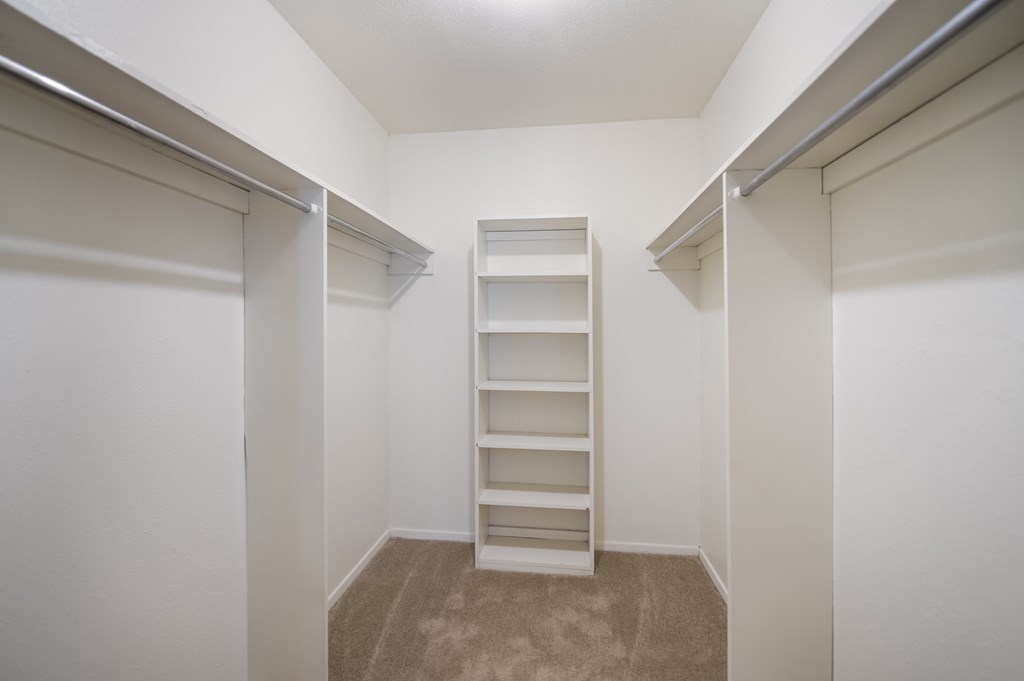 Model Closet at Laurel Parc in Shreveport, LA