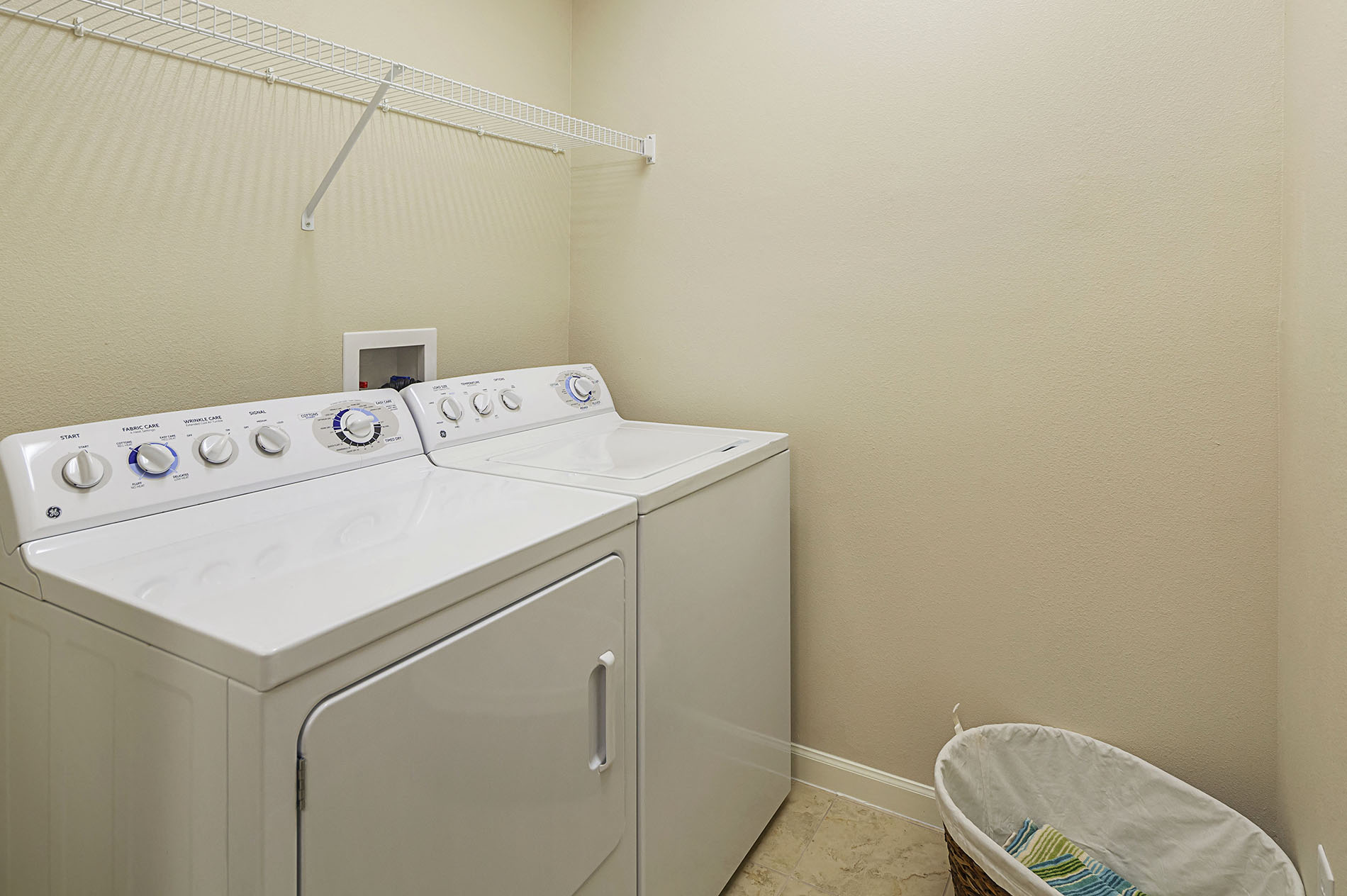 Laundry Room at Ultris Wynnfield Lakes, Jacksonville, FL,32246
